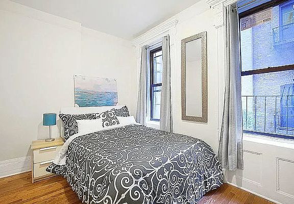 5th image of 32 Saint Marks Pl APT 22