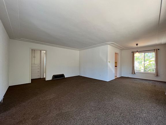 Livingroom from front door