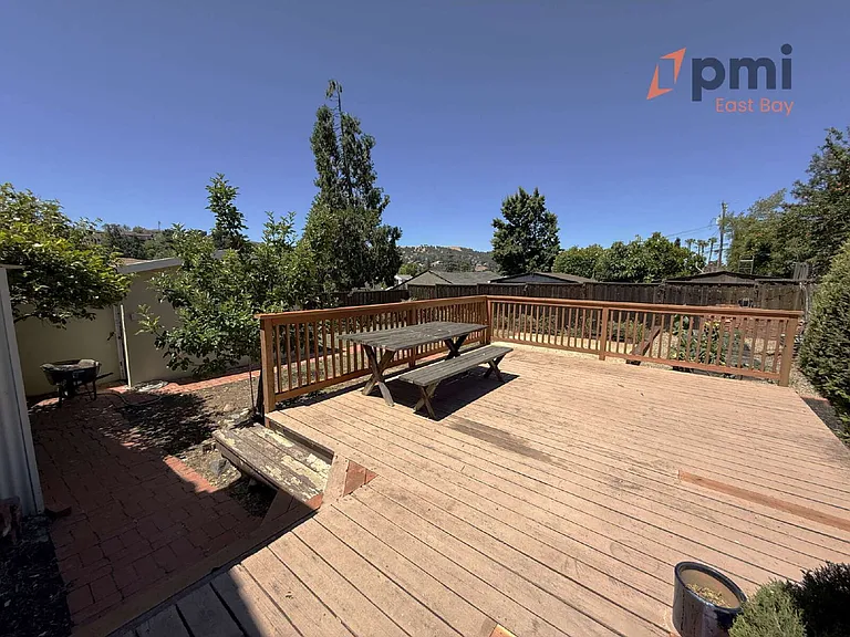 1435 Cedar St — Photo 11