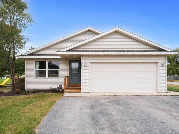 2118 Grouse Dr, Traverse City, MI 49685