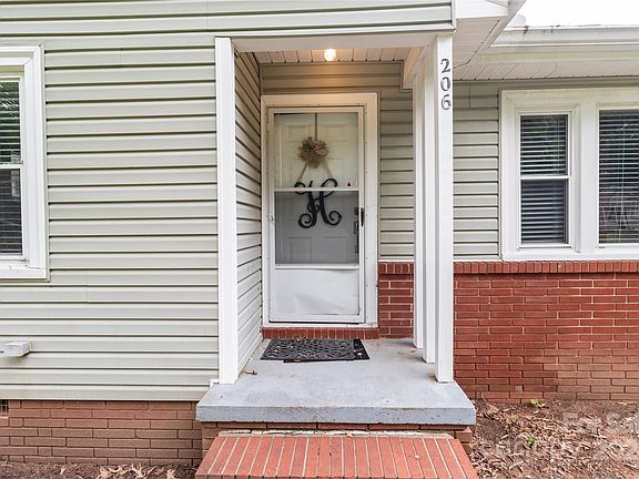 3rd image of 206 N Cleo Ave