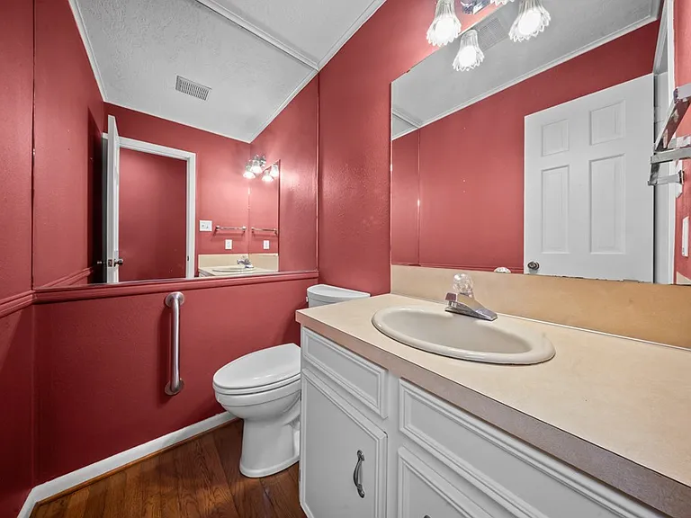 1027 Creek Bend Dr — Photo 8
