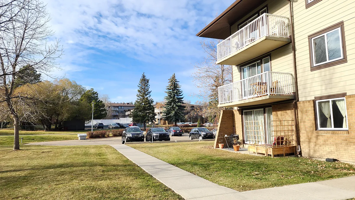 Building Photo - 5045 Whitemud Rd NW