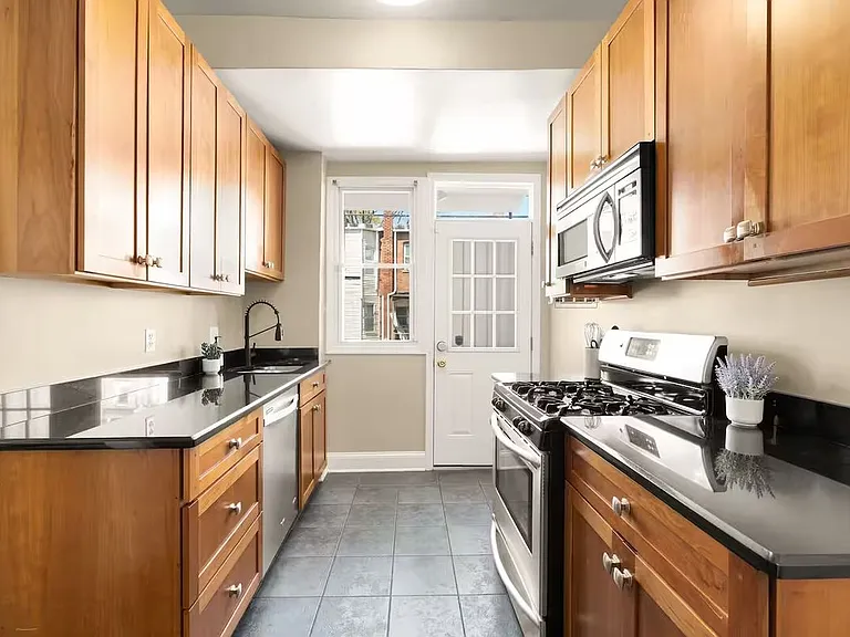 637 Keefer Pl NW — Photo 12