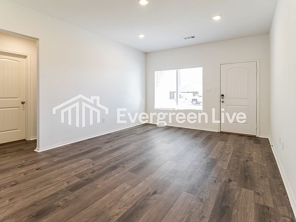 4th image of 102 Jasmine Ct