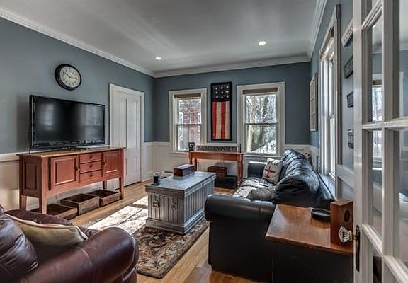 4th image of 68 Warren St