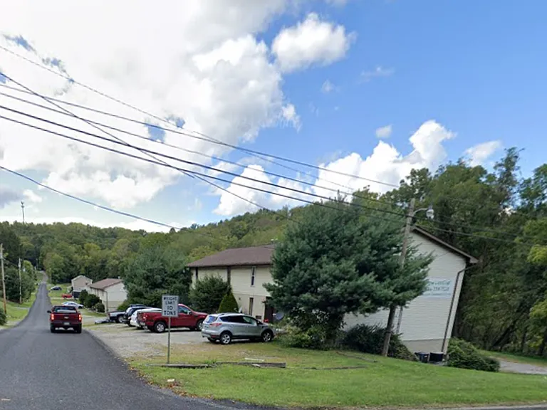 103-105 107 Martin Dr — Photo 3