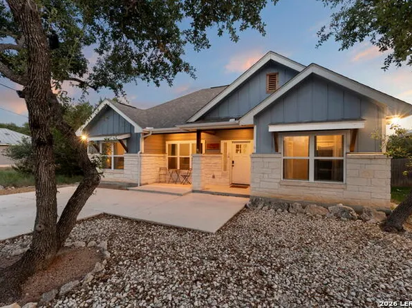 986 Paradise Dr, Canyon Lake, TX 78133
