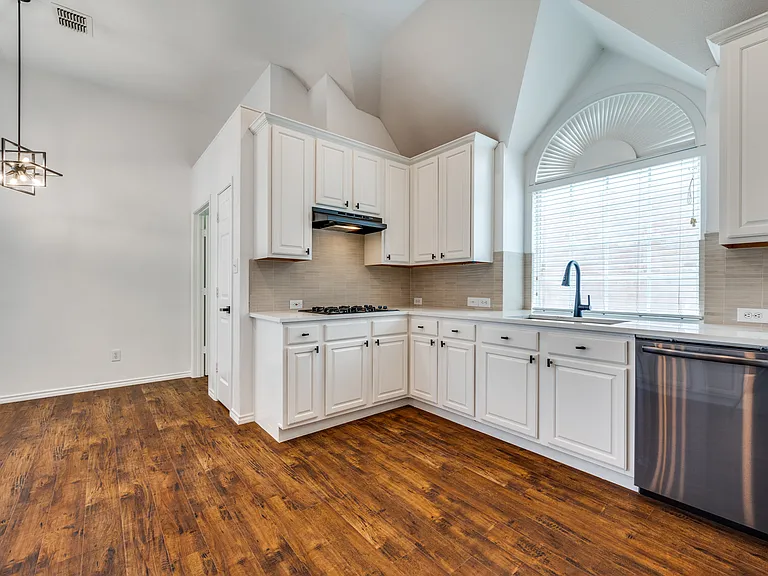 1420 Capstan Dr — Photo 9