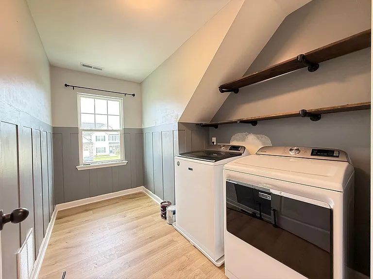 303 Breezeway Dr — Photo 38