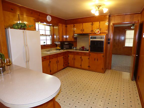 2nd image of 127 Lexington Dr