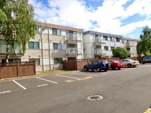 7280 Lindsay Rd #203, Richmond, BC V7C 3M6