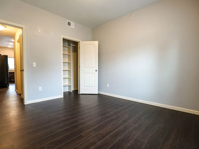 600 E Harrison St — Photo 34
