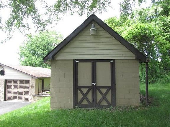 4th image of 317 Aitken Ave