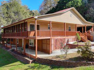 1105 Henson Dr, Hiawassee, GA 30546