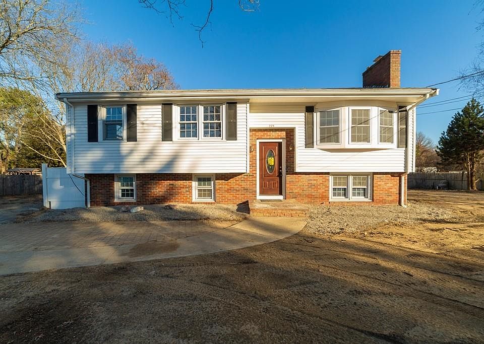 1st image of 221 Elm St