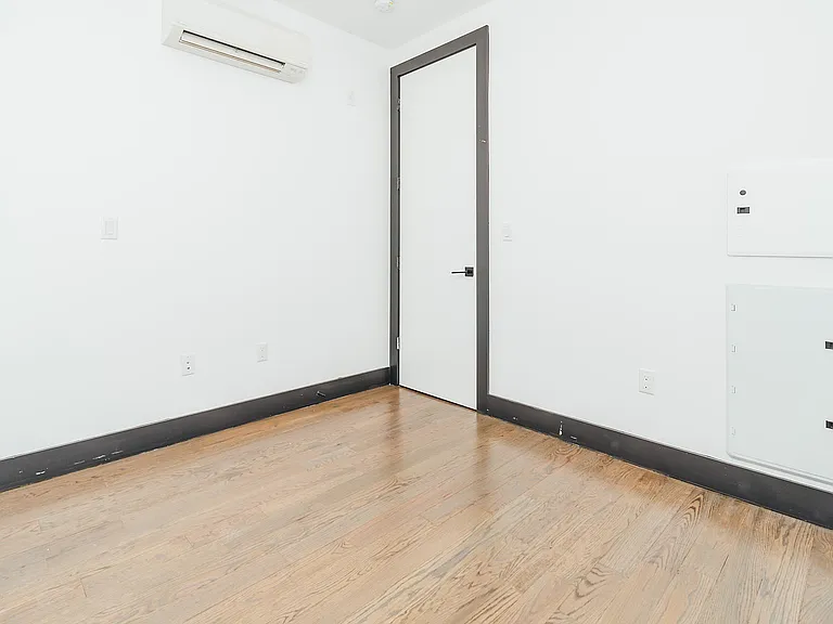 277 Evergreen Ave #1B — Photo 7