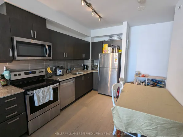 1486 Bathurst St #804, Toronto, ON M5P 3G9