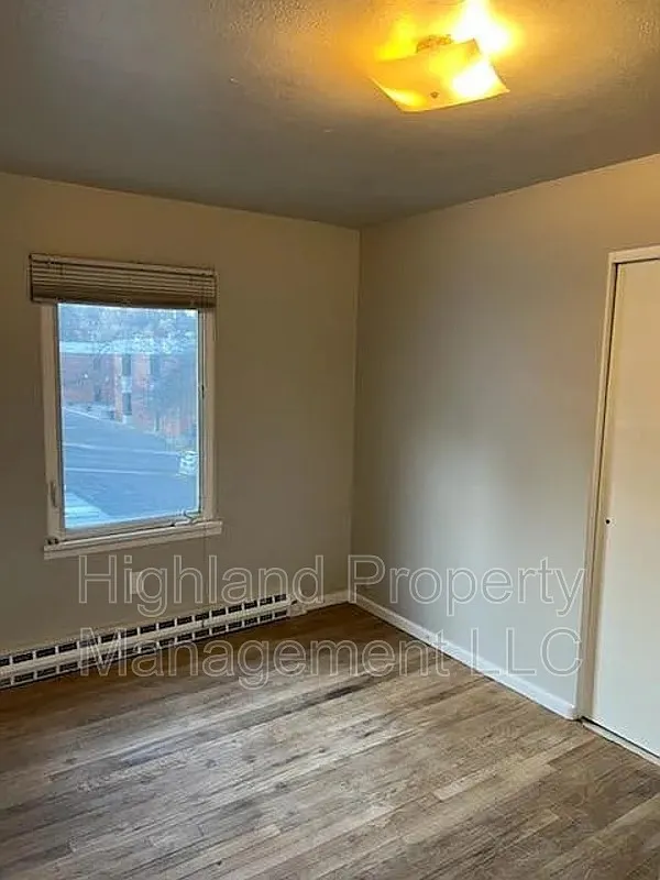 2 bed, 1.0 bath, $890 — Photo 4