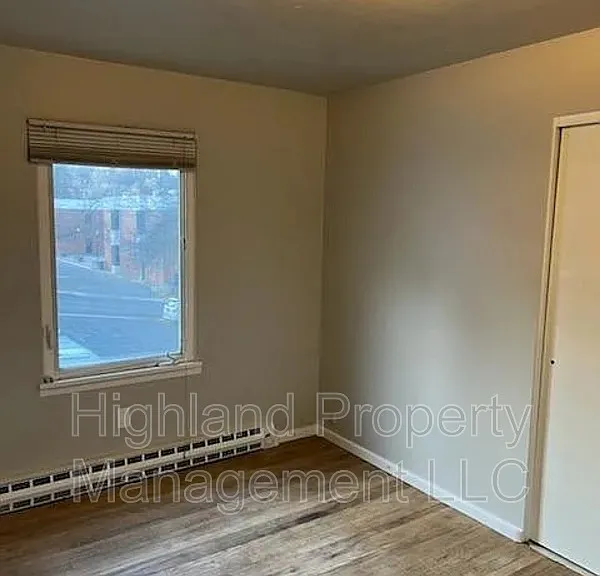 410 SE McKenzie St #1 — Photo 4