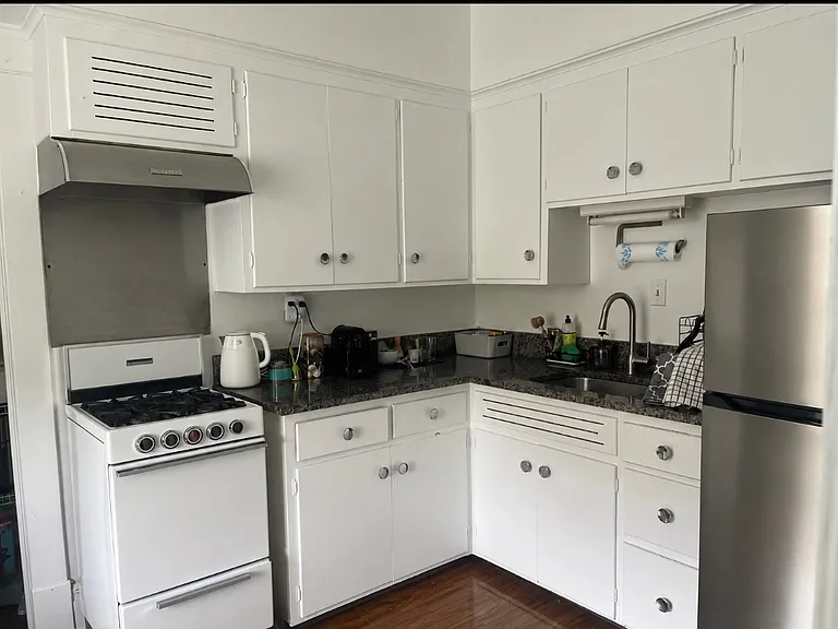 717 W Huron St #3 — Photo 10