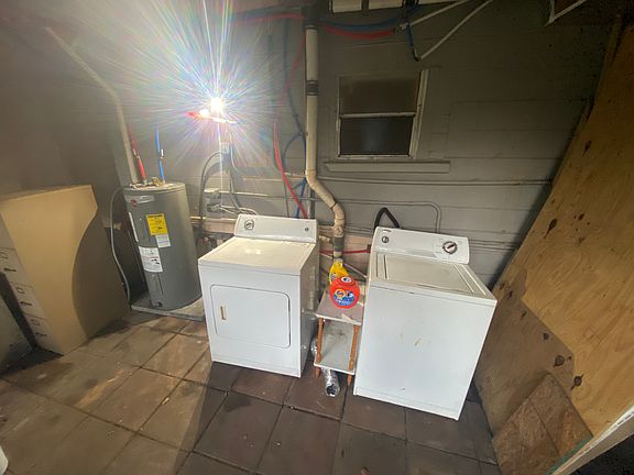 4th image of 401 Hickory St #A
