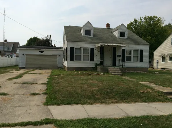 407 N Van Buren St, Sullivan, IL 61951