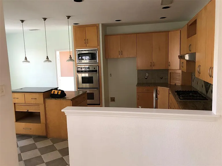 2212 Norwich St — Photo 10