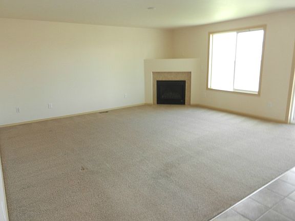 4th image of 2004 Dilley Ave