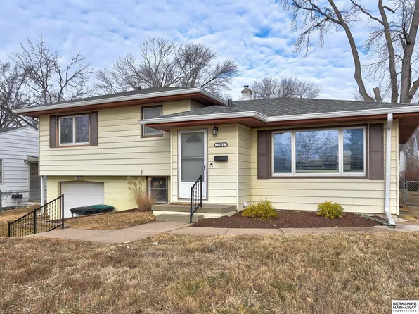 7918 Grover St, Omaha, NE 68124