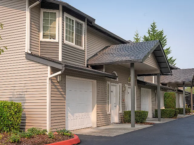 Townhomes l Upscale Parkland Apartments for Rent l Tacoma, WA l Nantucket Gate