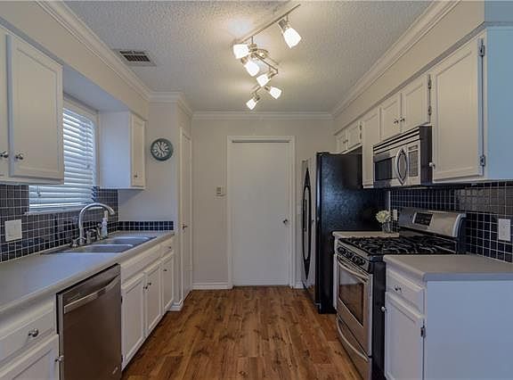 4th image of 1113 Garden Path Dr
