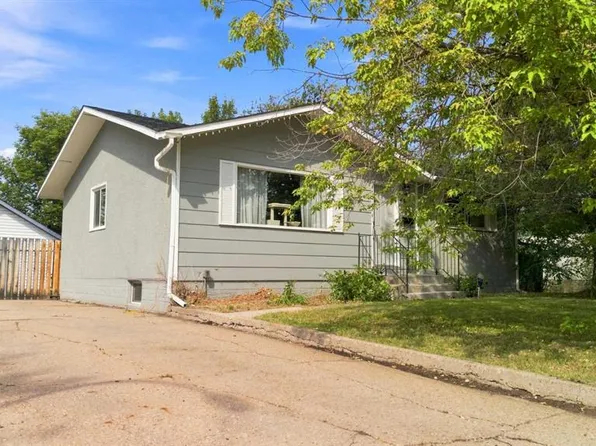 9822 SE 80th Ave, Grande Prairie, AB T8V 3S6