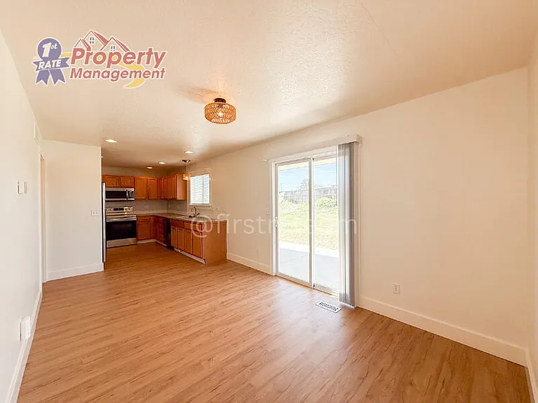 16042 N Saint Helens Dr — Photo 10