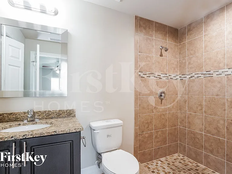 625 SW 13th Ter — Photo 10