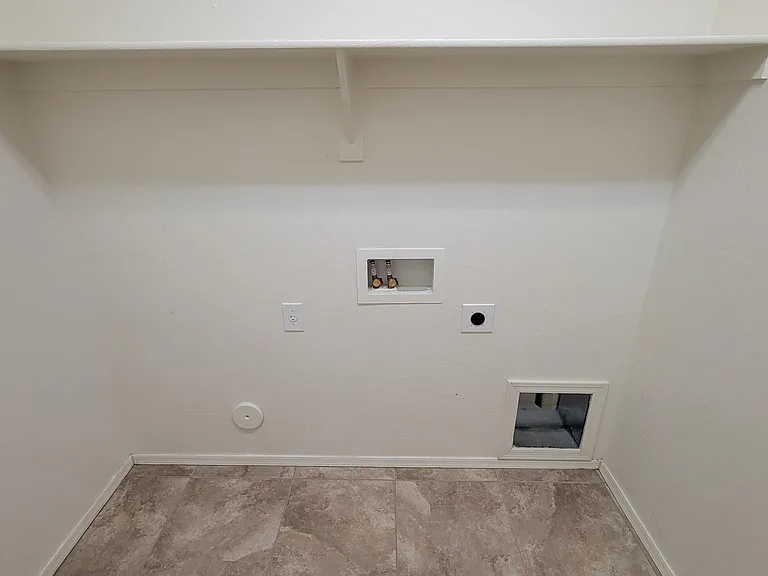 3907 S Vineyard Ave — Photo 15