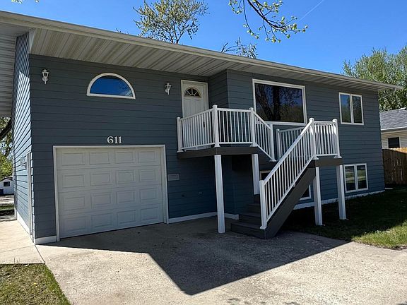 2nd image of 611 3rd Ave NE