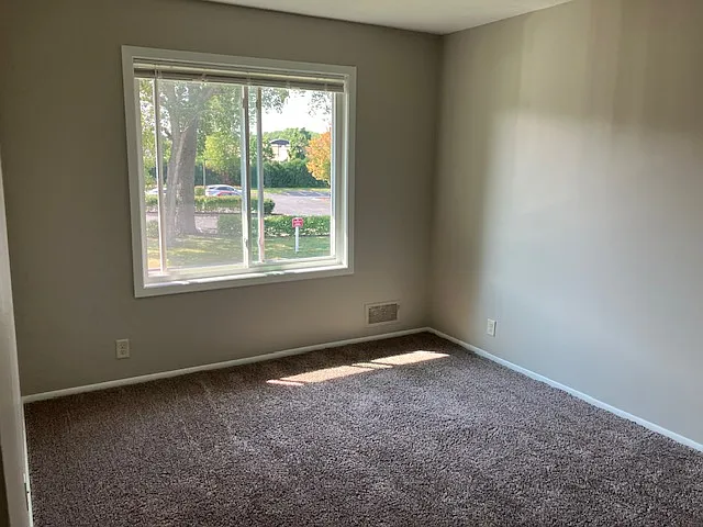 1077 Thorndale Ave — Photo 27