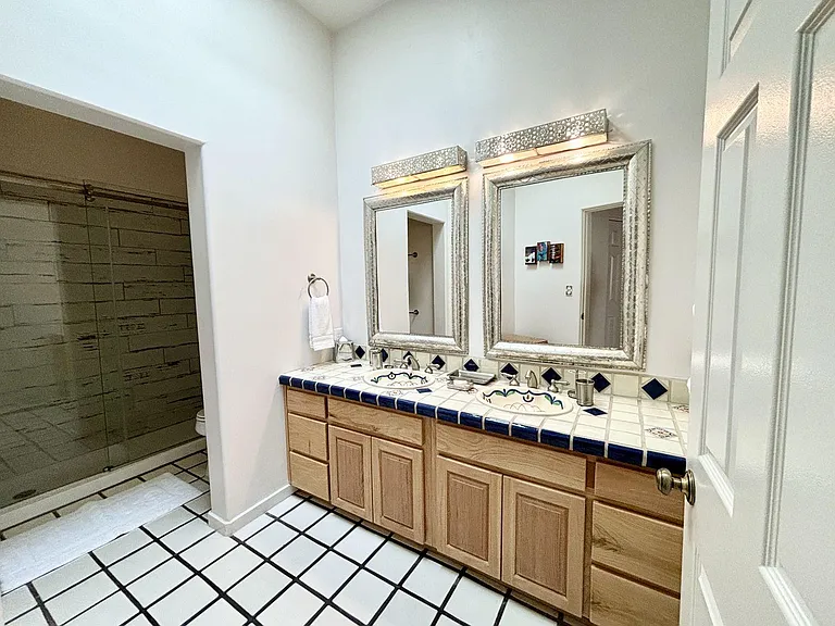 701 E Alameda St — Photo 22