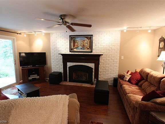 4th image of 8458 Barton Dr