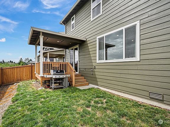 5th image of 818 Burwood Street SE
