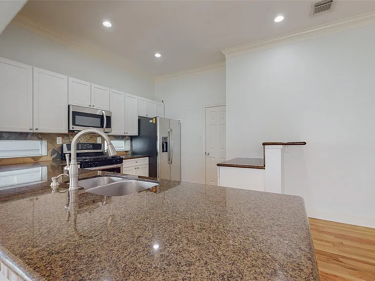5843 Petty St #C — Photo 10