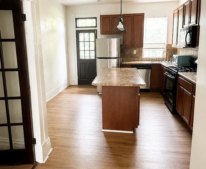 4451 Oakland Ave — Photo 3