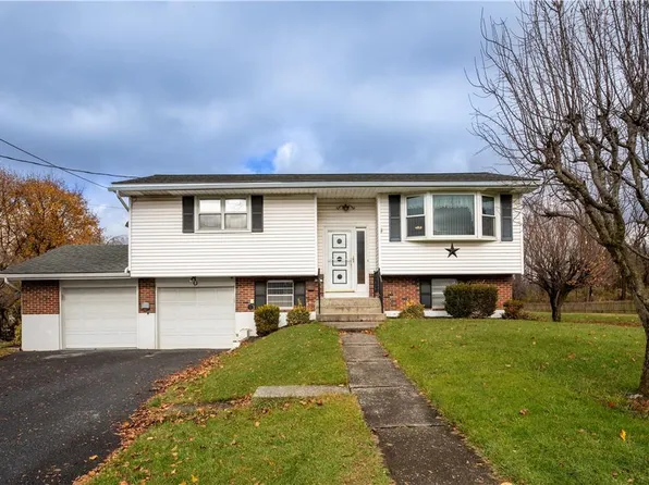 24 W 5th St, Nazareth, PA 18064