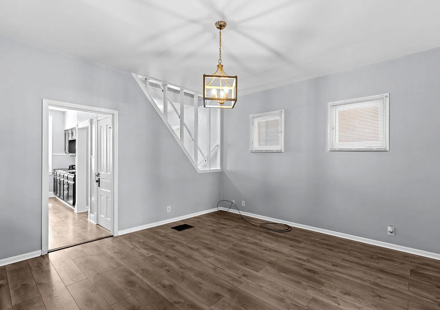 Beautifully Renovated 3-Bedroom Home with Off-Street Parking in South City — Photo 4