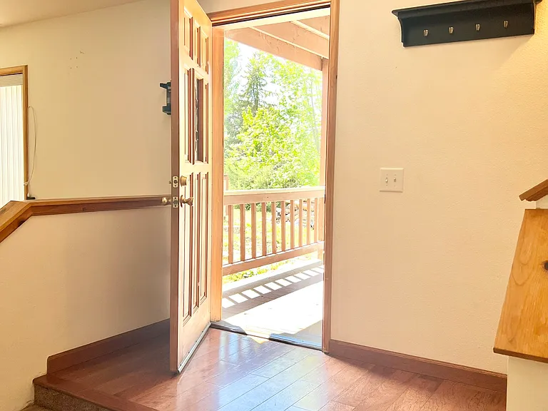 14700 Voltaire Dr — Photo 31