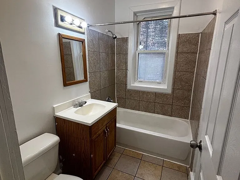 2909 W Cermak Rd #2E — Photo 7