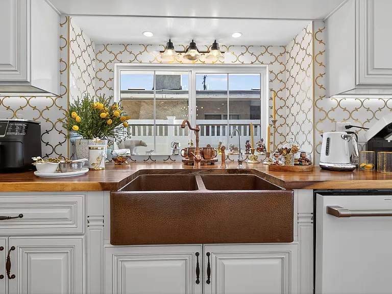 327 Vine St — Photo 17