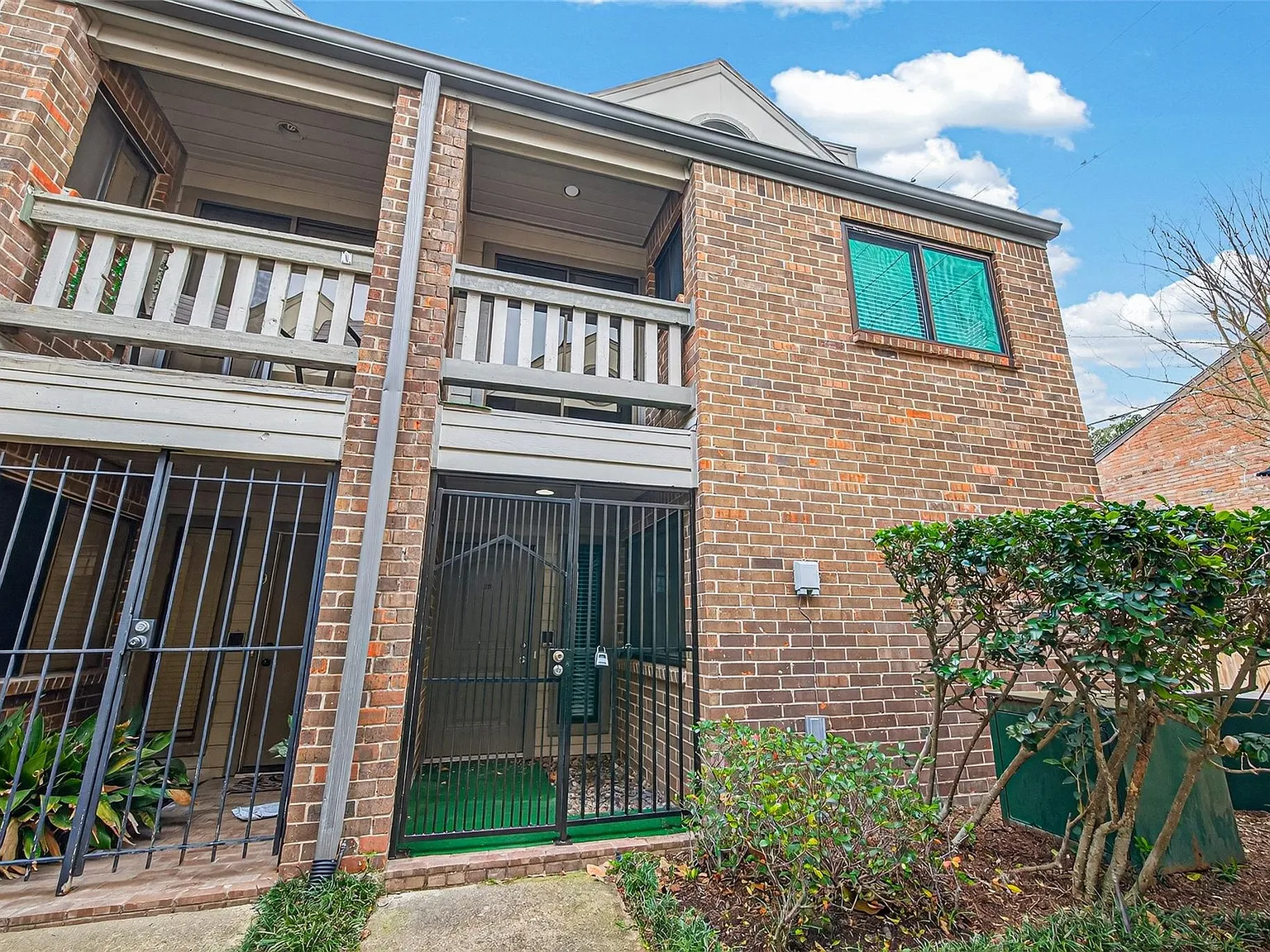 2 bed, 2.0 bath, 1823 sqft, $2,195 — Photo 1
