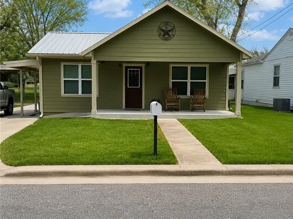 310 N La Grange St, Hallettsville, TX 77964